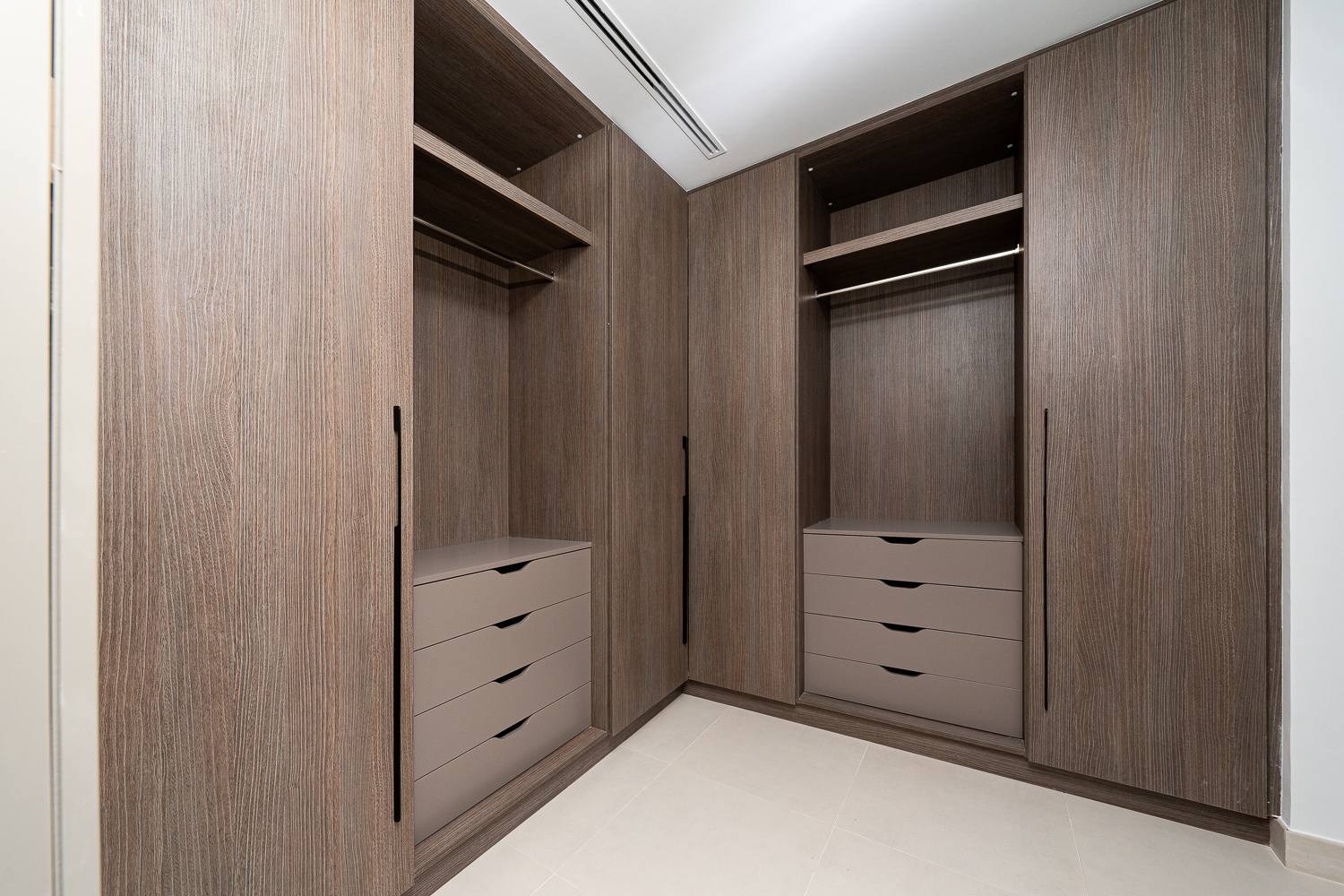 4 Bedrooms Villa in Aura 1