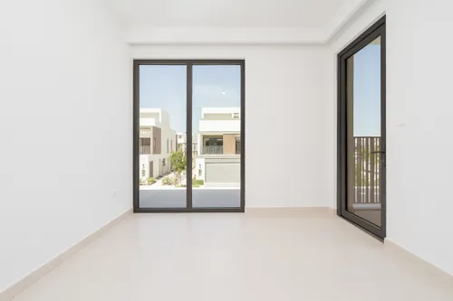 4 Bedrooms Townhouse in Aura 2