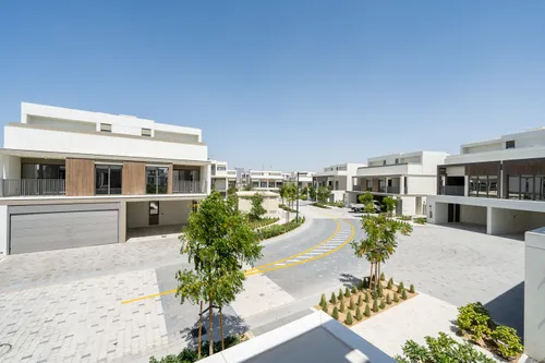4 Bedrooms Townhouse in Aura 2