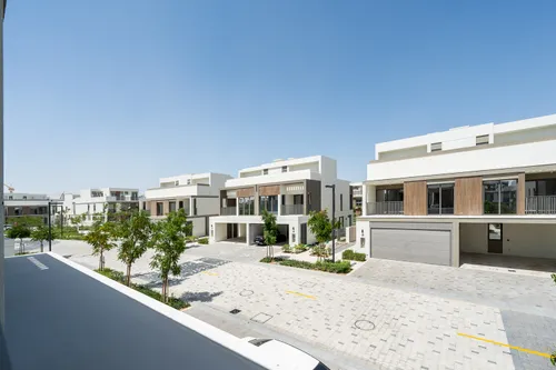 4 Bedrooms Townhouse in Aura 2