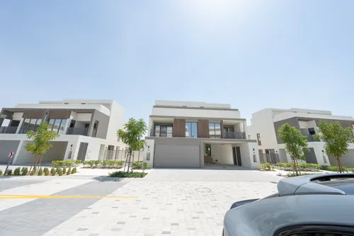 4 Bedrooms Townhouse in Aura 2