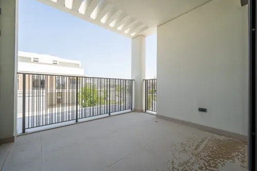 4 Bedrooms Townhouse in Aura 2