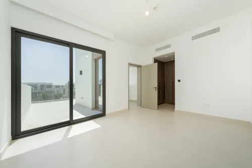 4 Bedrooms Townhouse in Aura 2