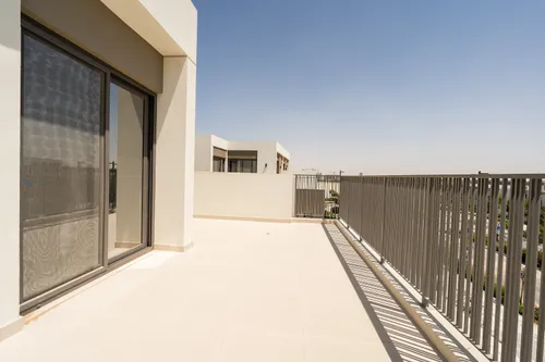 4 Bedrooms Townhouse in Aura 2