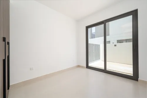 4 Bedrooms Townhouse in Aura 2