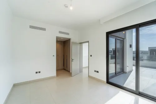 4 Bedrooms Villa in Aura 1