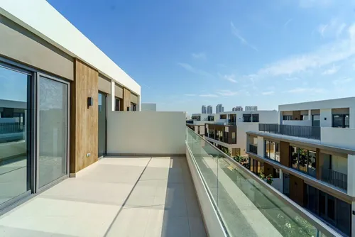 4 Bedrooms Villa in Aura 1