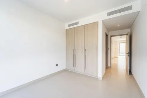 4 Bedrooms Villa in Aura 1