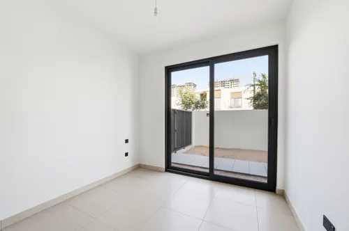 4 Bedrooms Villa in Aura 1