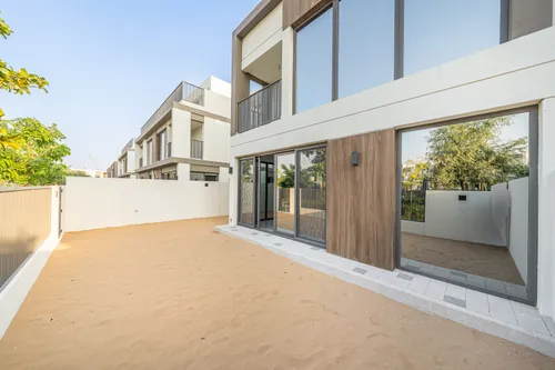 4 Bedrooms Villa in Aura 1