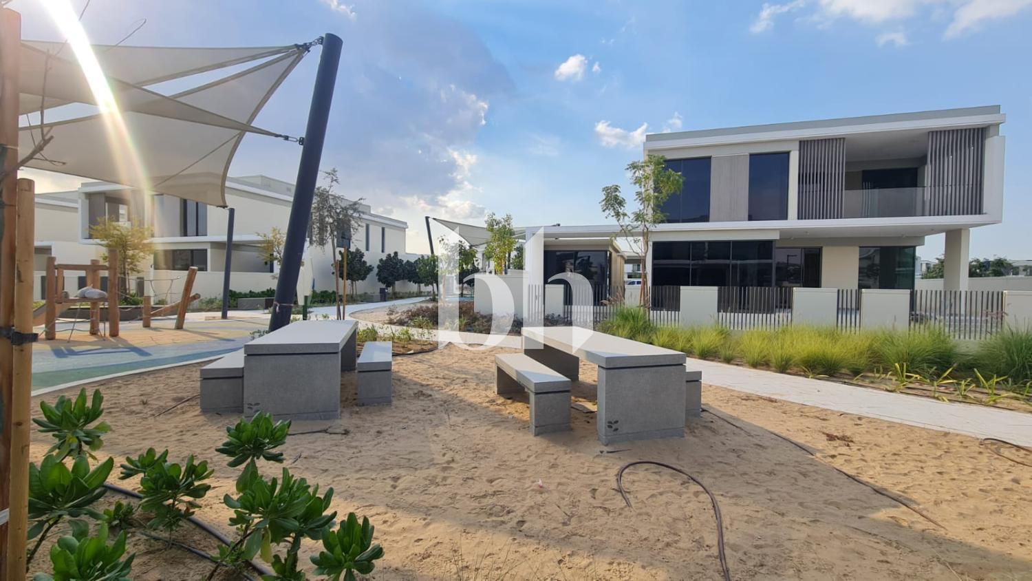 Brand NEW | Large Layout | White Marble