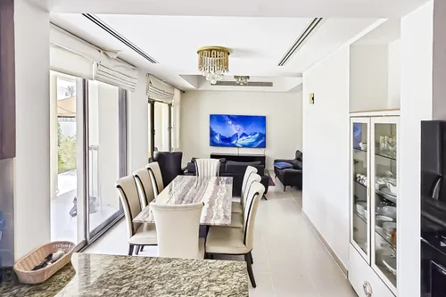 Big Plot | Well-Mantained | Unfurnished