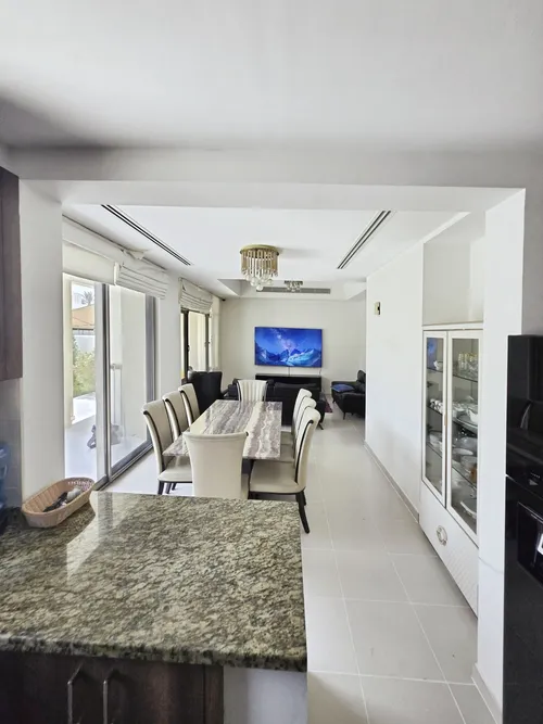 Big Plot | Well-Mantained | Unfurnished