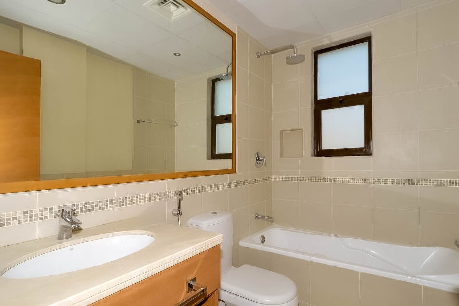 3 Bedrooms Townhouse in Mira 1