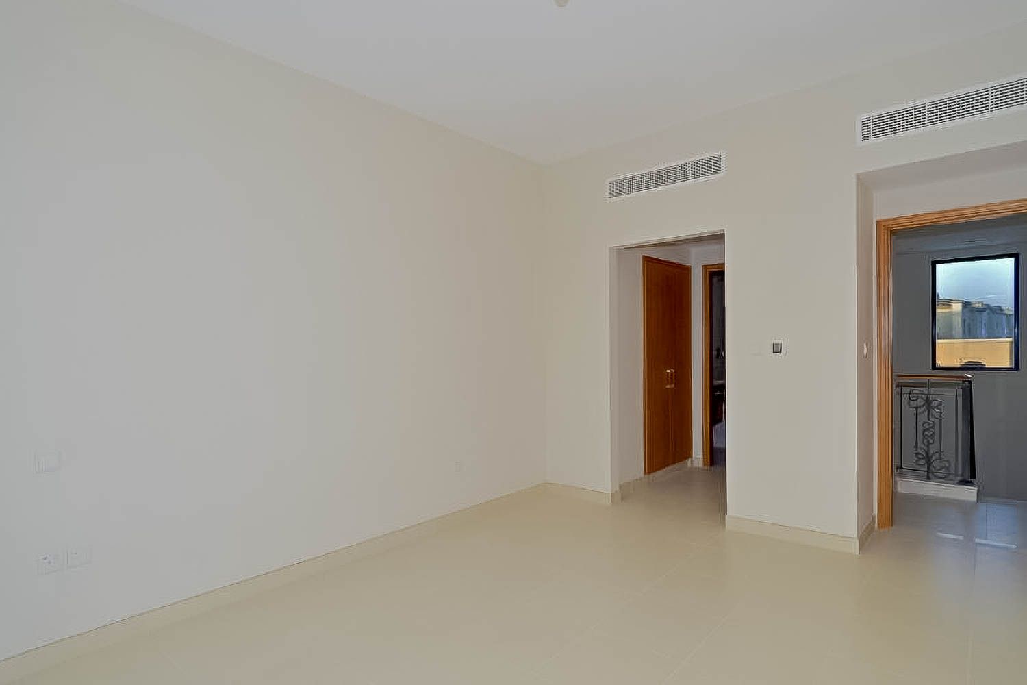 3 Bedrooms Townhouse in Mira 1