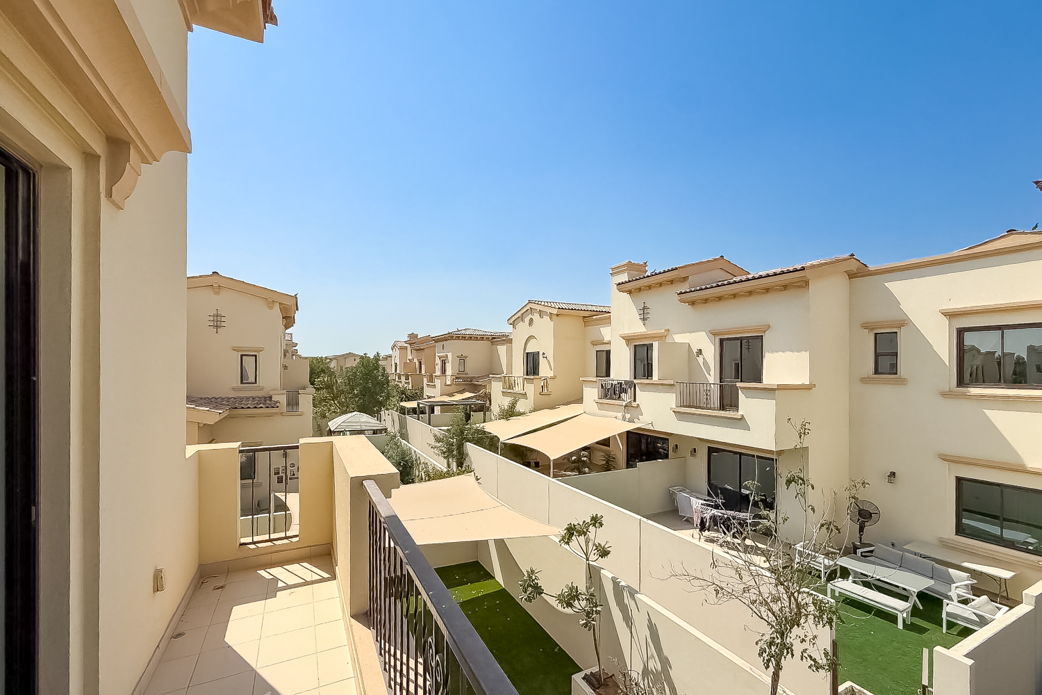 4 Bedrooms Townhouse in Mira 5