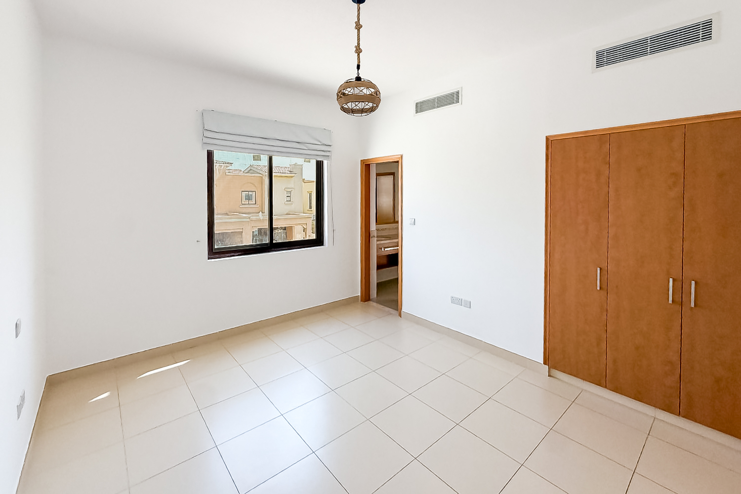 4 Bedrooms Townhouse in Mira 5