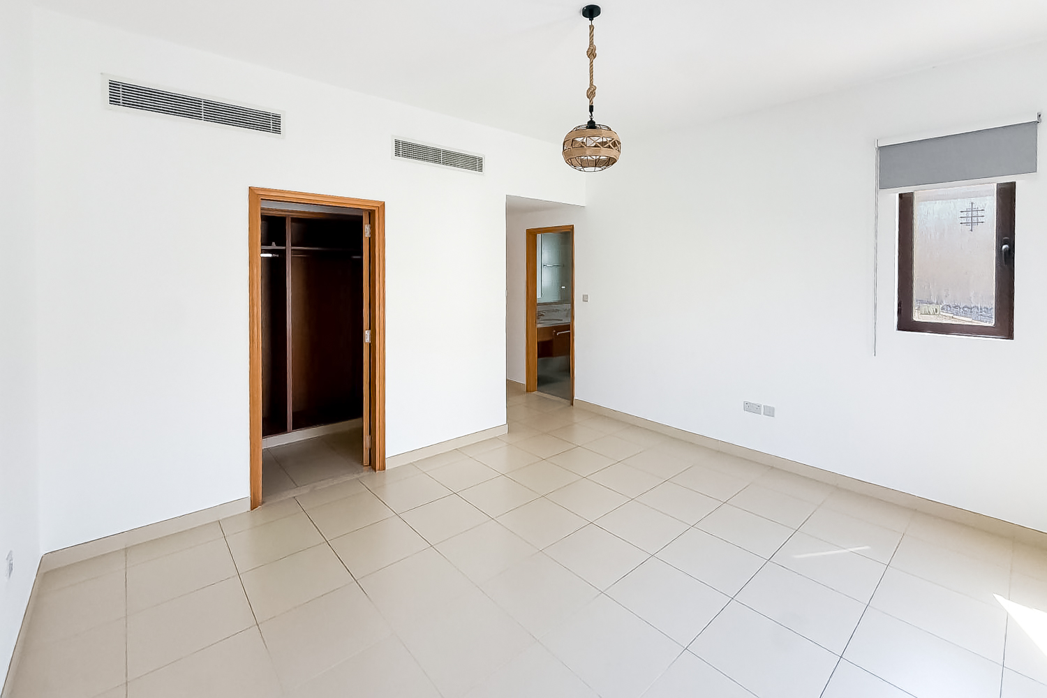 4 Bedrooms Townhouse in Mira 5