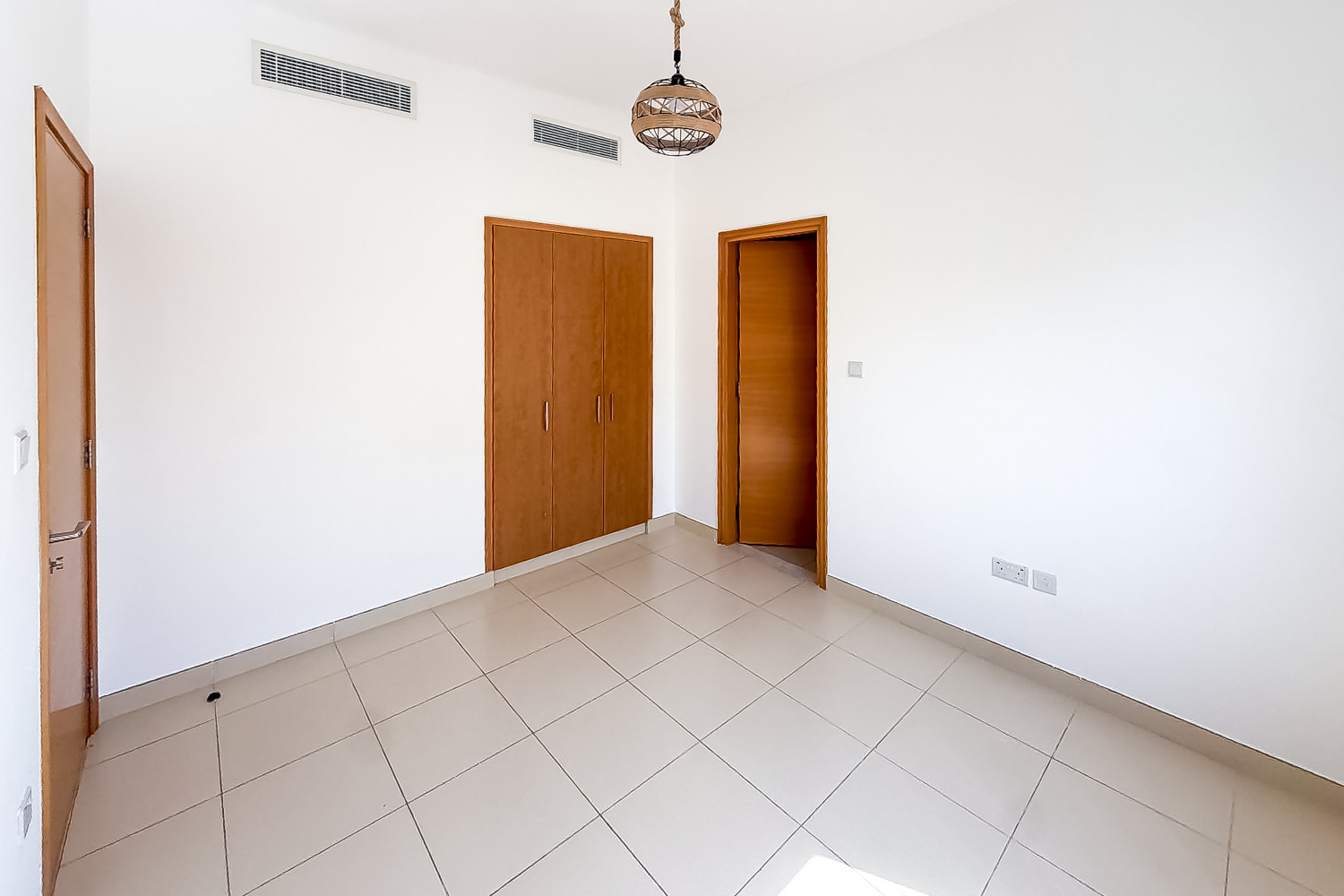 4 Bedrooms Townhouse in Mira 5