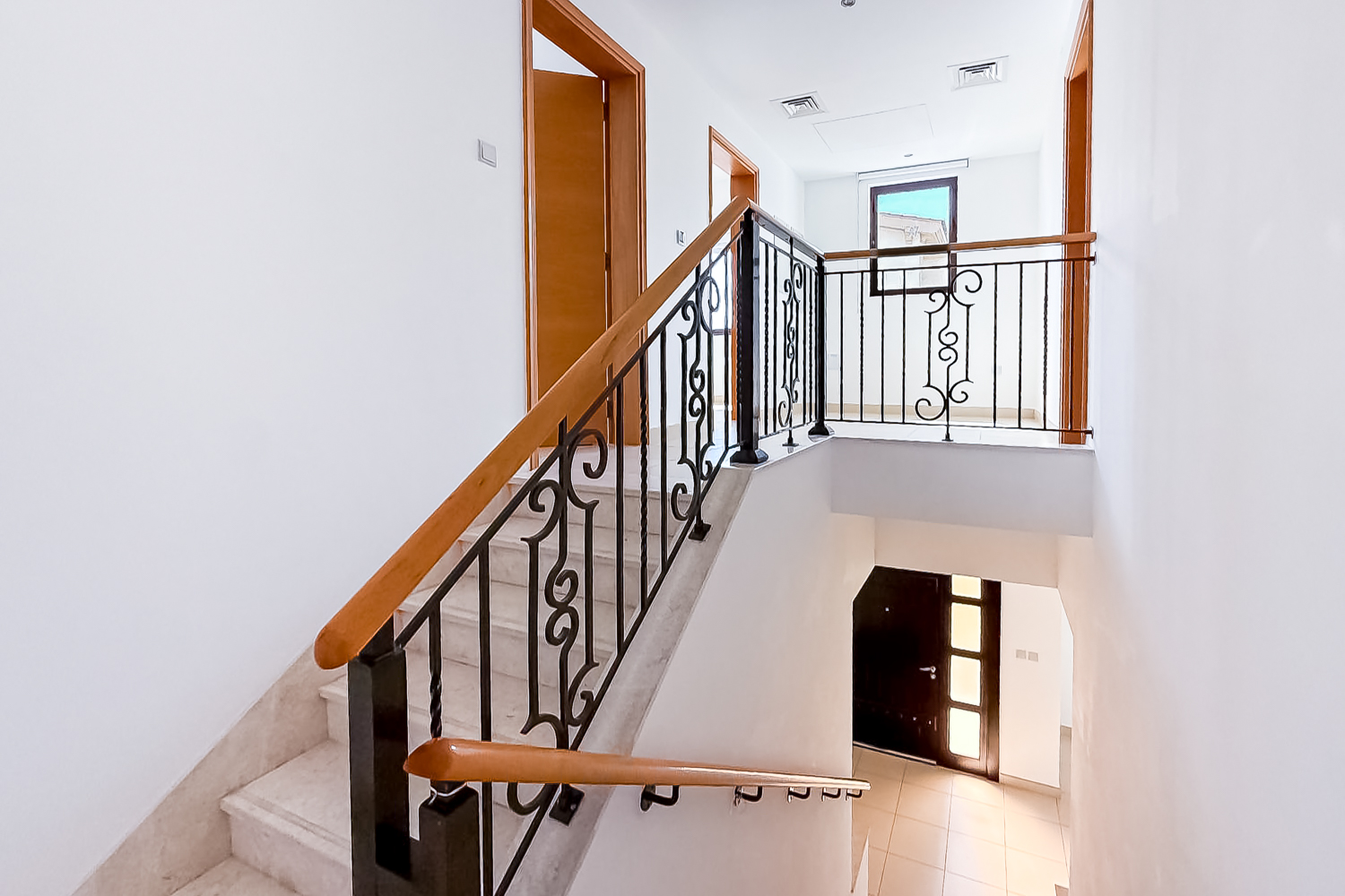 4 Bedrooms Townhouse in Mira 5