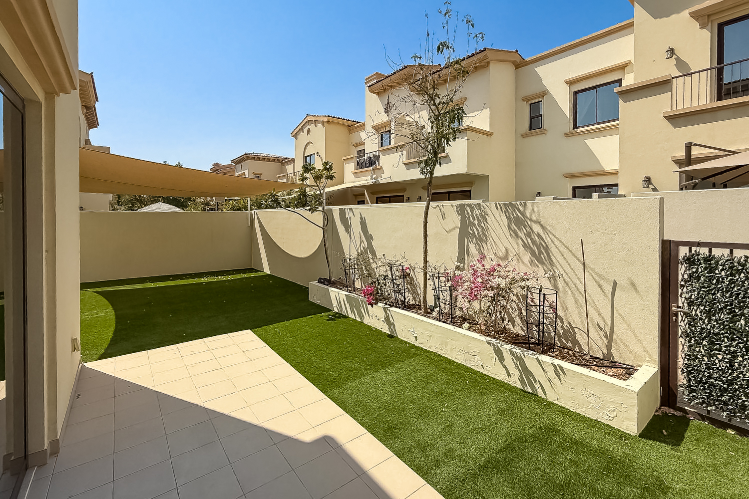 4 Bedrooms Townhouse in Mira 5