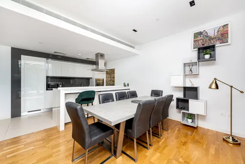 2 Bedrooms Apartment in Apartment Building 7