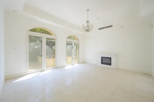 6 Bedrooms Villa in Sienna Lakes