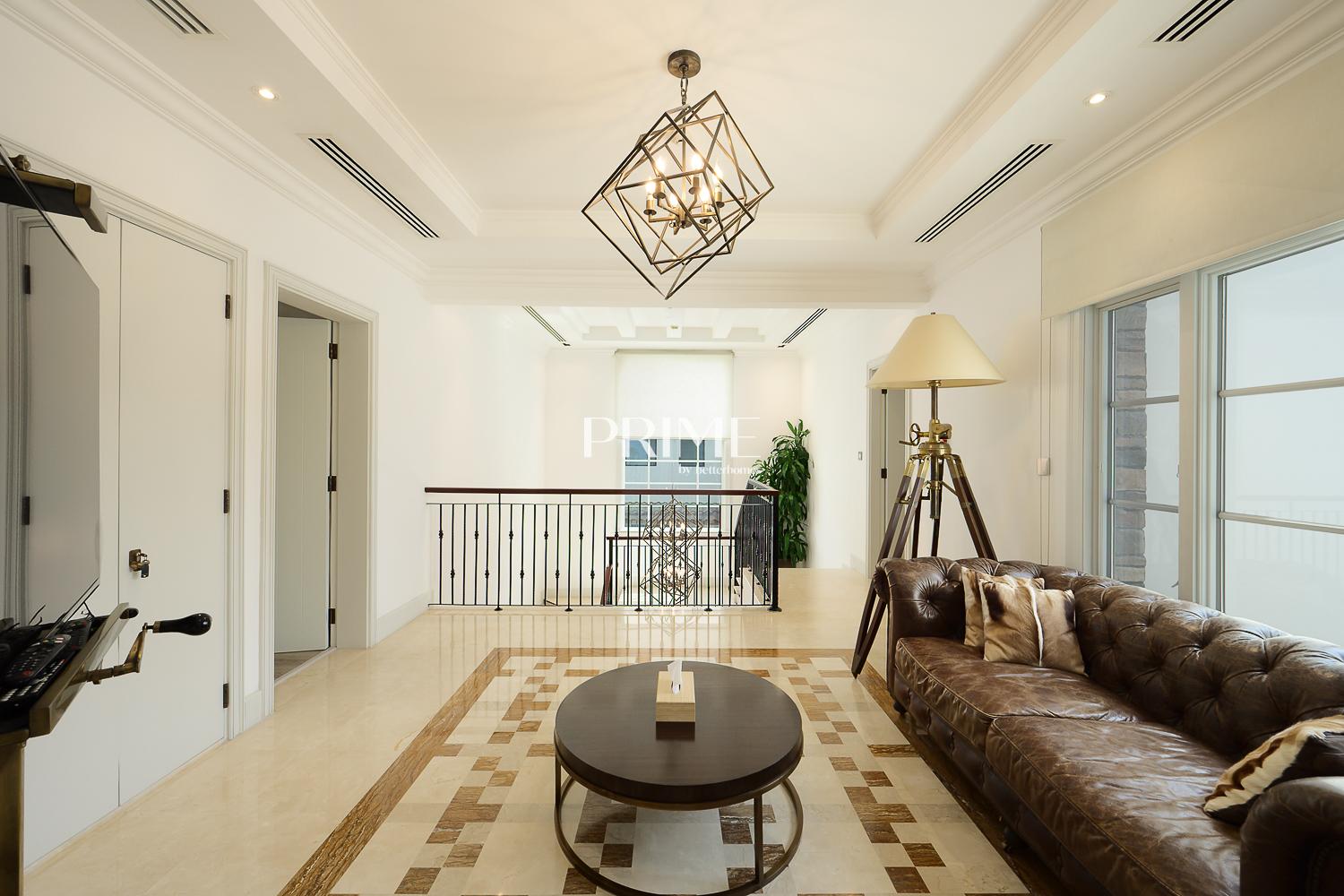 5 Bedrooms Villa in Flame Tree Ridge
