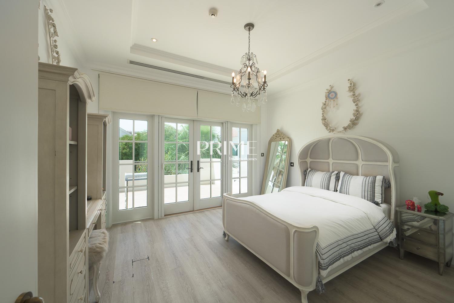 5 Bedrooms Villa in Flame Tree Ridge