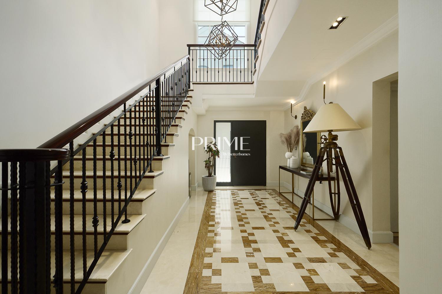 5 Bedrooms Villa in Flame Tree Ridge