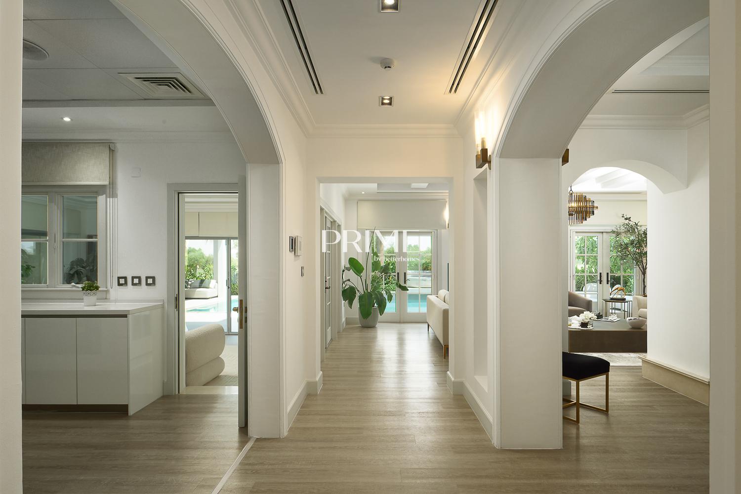 5 Bedrooms Villa in Flame Tree Ridge