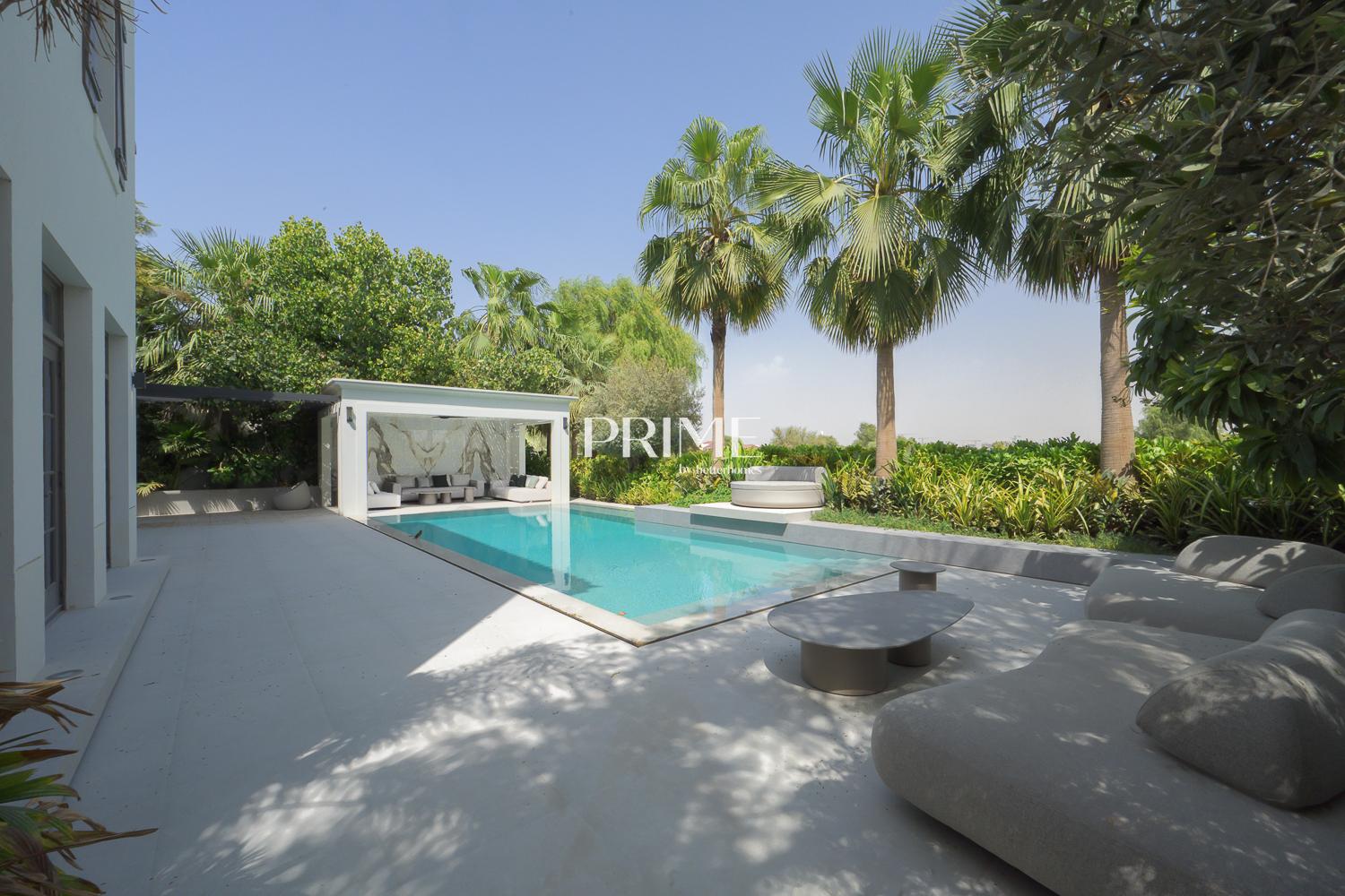 5 Bedrooms Villa in Flame Tree Ridge