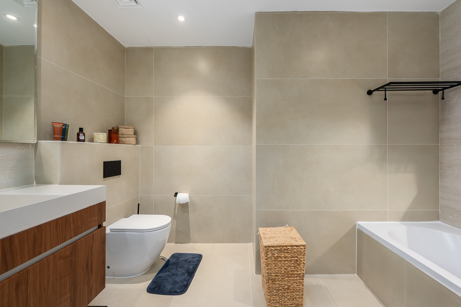 4 Bedrooms Apartment in Al Andalus Tower A