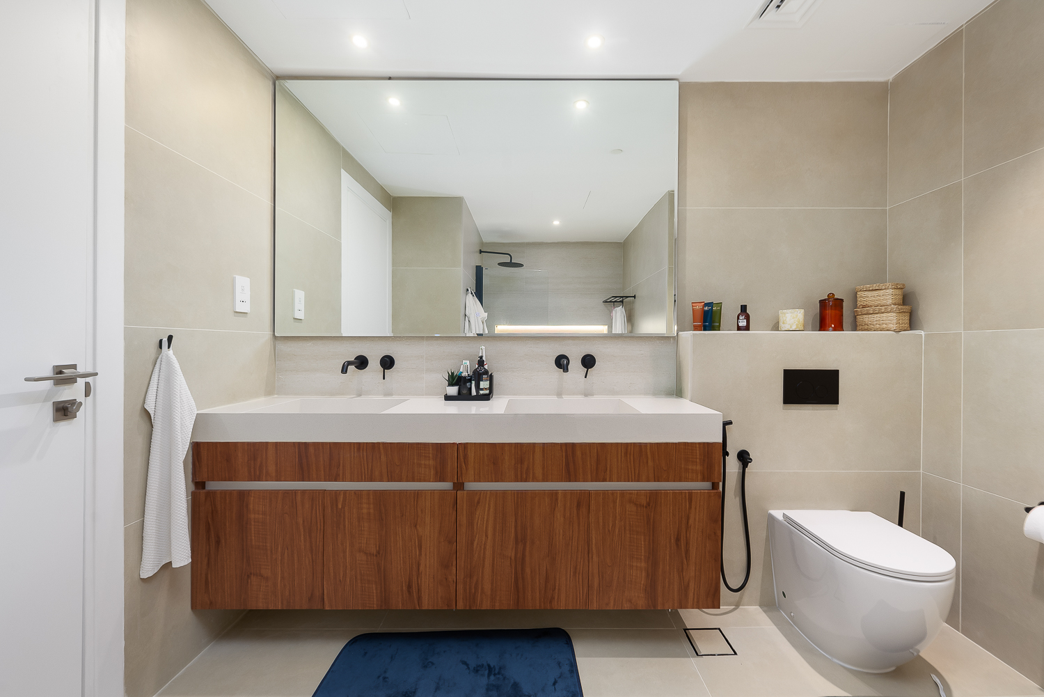 4 Bedrooms Apartment in Al Andalus Tower A