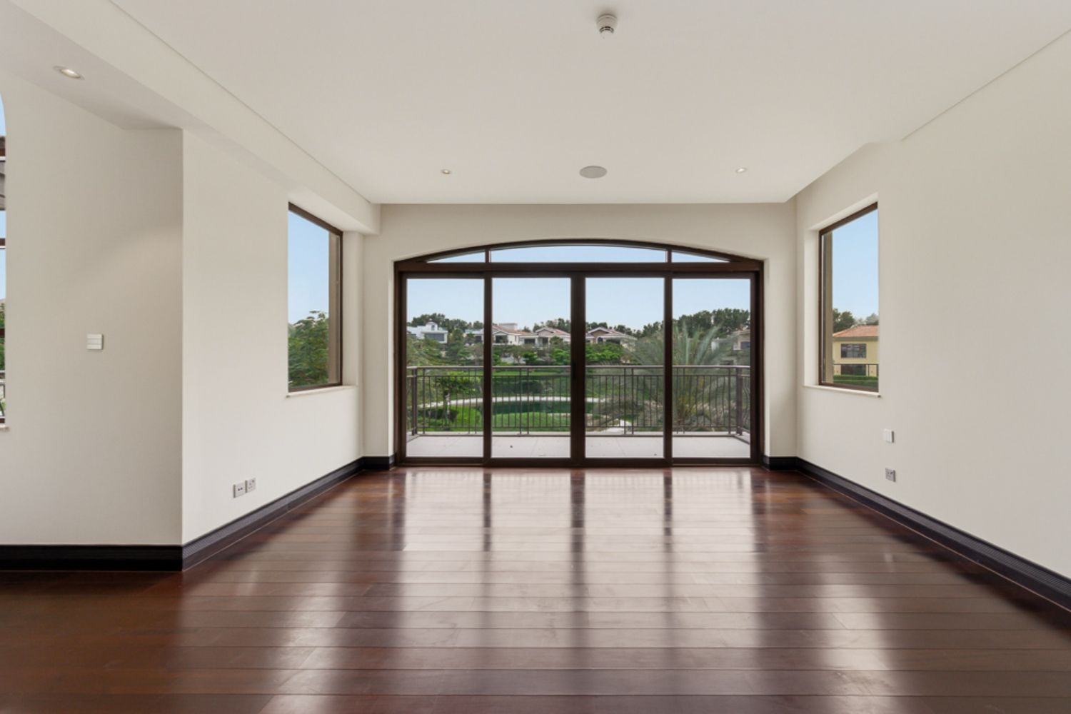 5 Bedrooms Villa in Sanctuary Falls