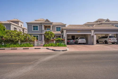 5 Bedrooms Villa in Western Residence South