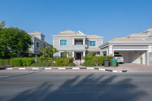 5 Bedrooms Villa in Western Residence South