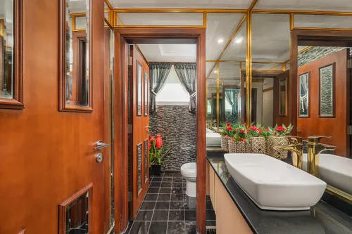 5 Bedrooms Villa in Western Residence South