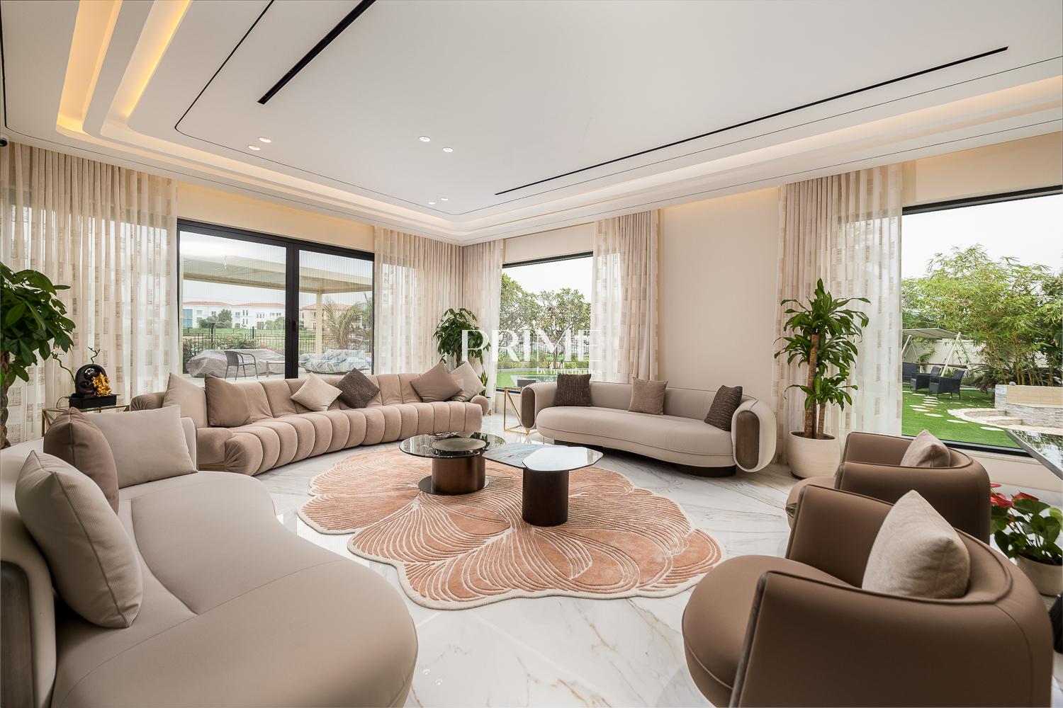 5 Bedrooms Villa in The Mansions