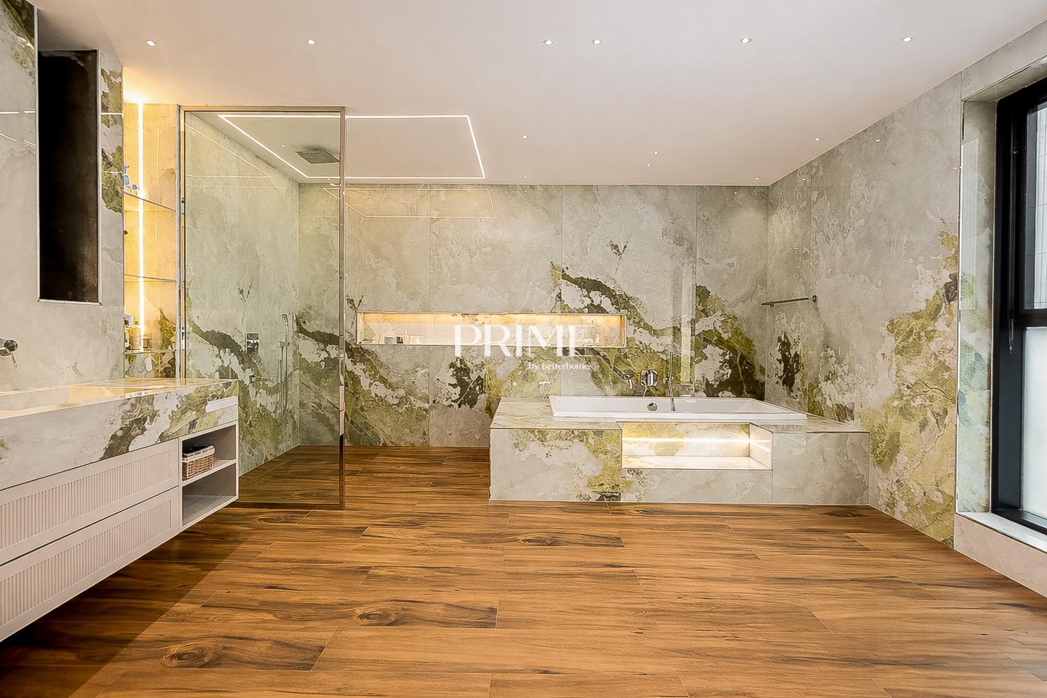 5 Bedrooms Villa in The Mansions