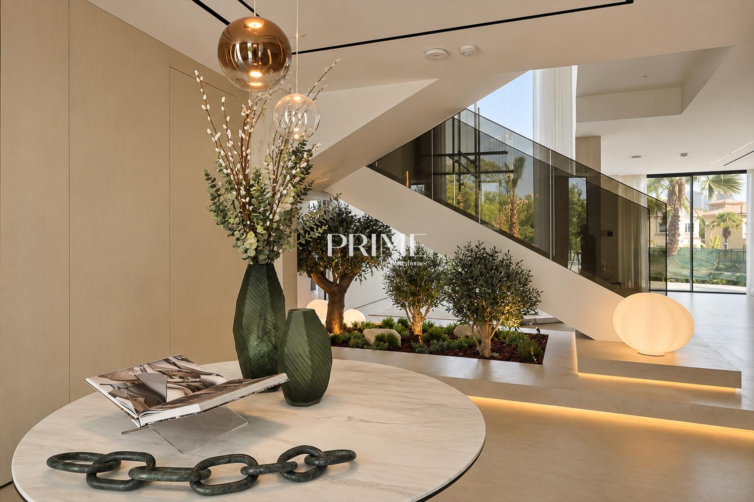 5 Bedrooms Villa in Cluster 19
