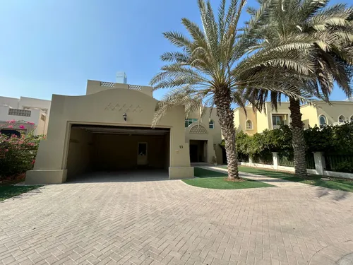 4 Bedrooms Villa in Cluster 49