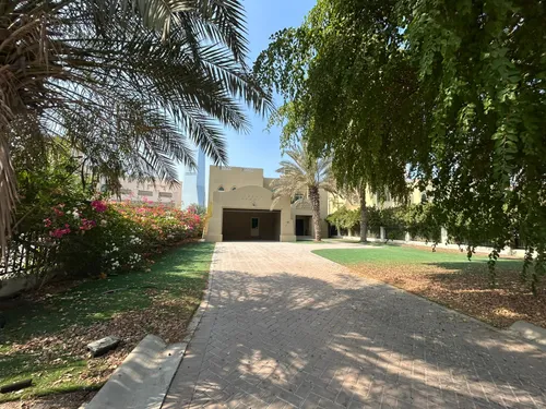 4 Bedrooms Villa in Cluster 49