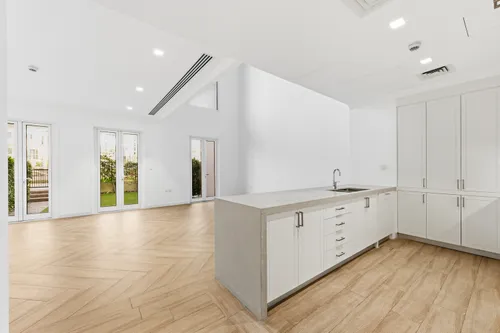 3 Bedrooms Townhouse in Sur La Mer 1