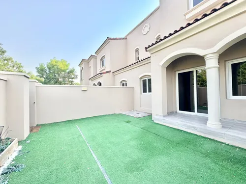 2 Bedrooms Townhouse in Casa Dora