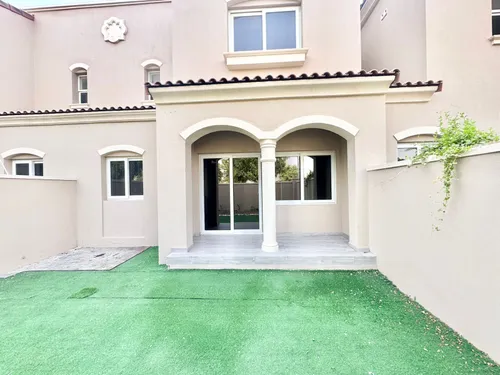 2 Bedrooms Townhouse in Casa Dora