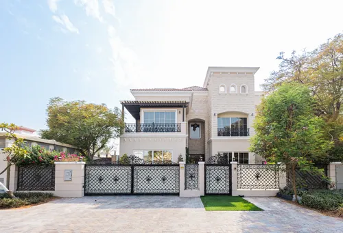 5 Bedrooms Villa in The Centro