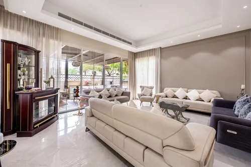 5 Bedrooms Villa in The Centro