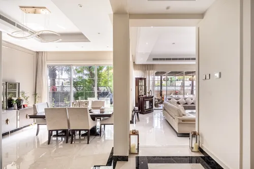 5 Bedrooms Villa in The Centro