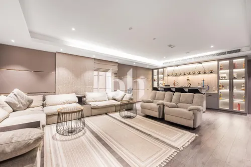 Basement Retreat I Sky-Lit I Master Suite